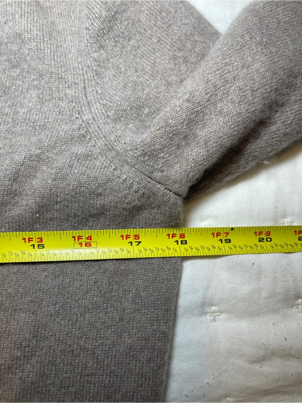 Mc Duff 100% Cashmere Sweater Size Medium
Taupe V-Neck Long Sleeve Luxury - Picture 7 of 9